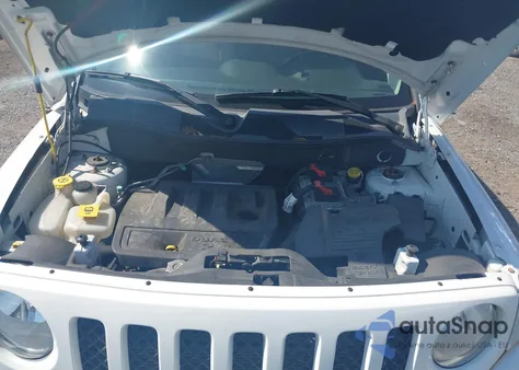 2014 Jeep Patriot Limited z USA, uszkodzony, nr VIN 1C4NJRCB5ED928469